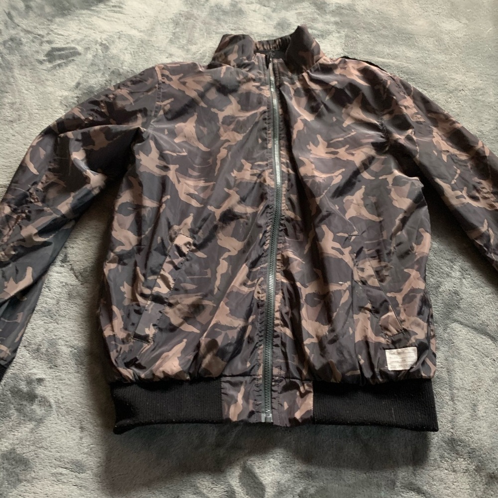 Adam Levine jacket - Picture 2 of 4